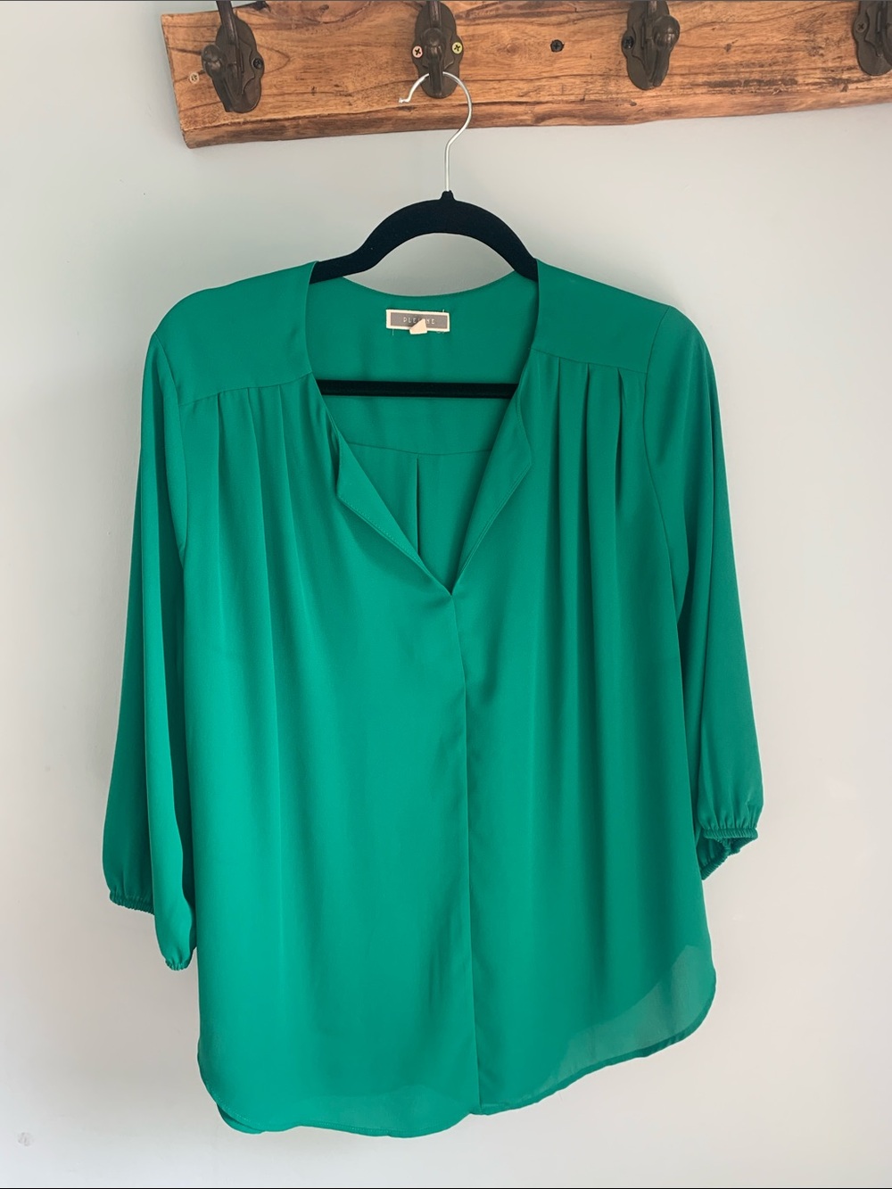 M kelly green blouse